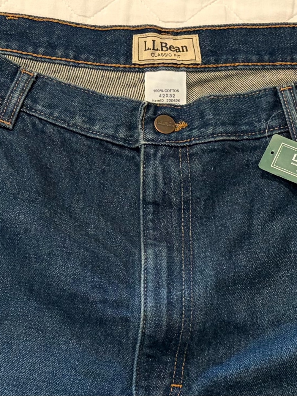 NWT LL Bean 42/32 Men's Classic Fit Jeans